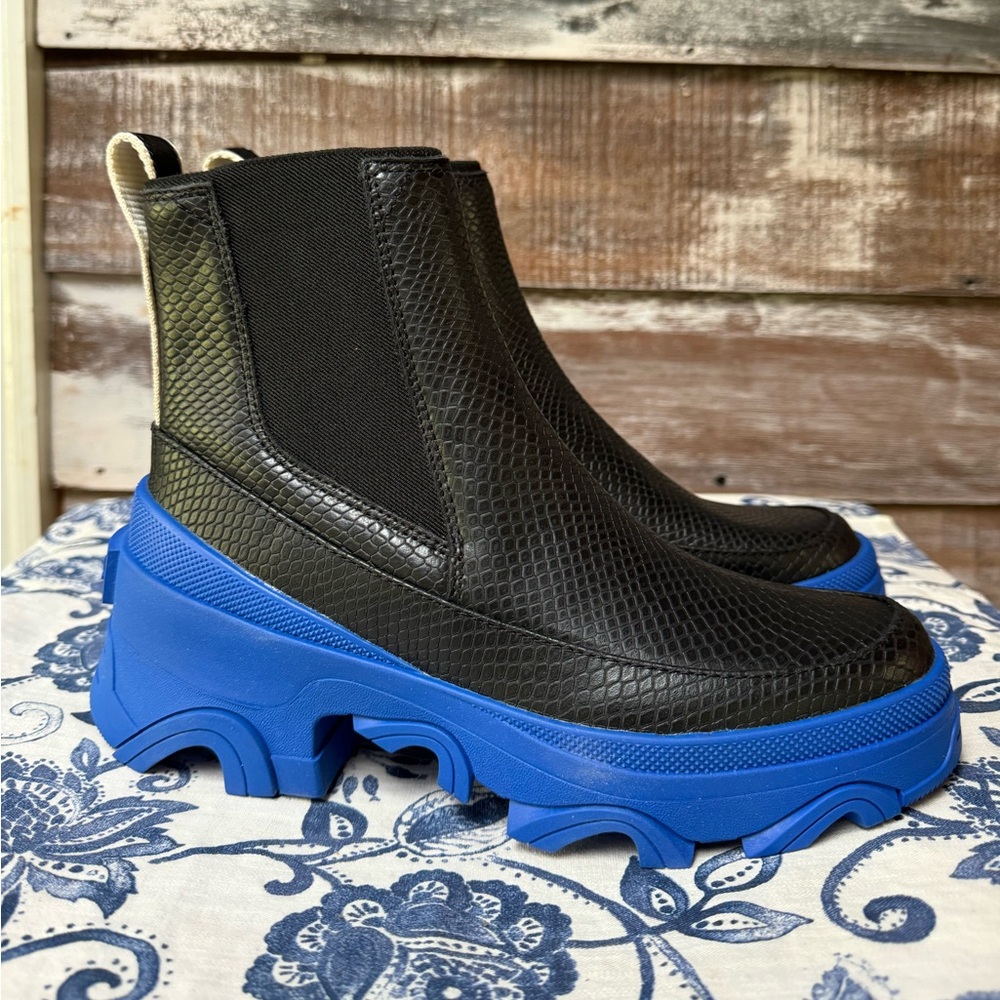 Sorel Black & Blue Chunky Chelsea Boots - Picture 1 of 10